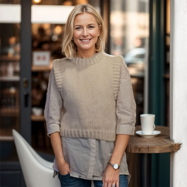 Cozy weekend vest - Image 2