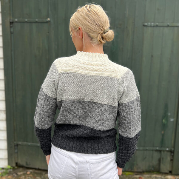 Structured stripes of grey - Image 3