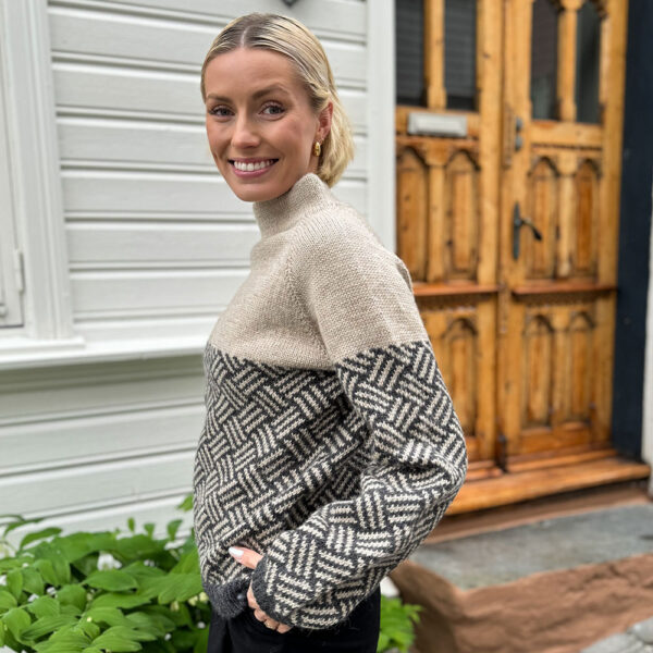 Criss cross sweater - Image 4