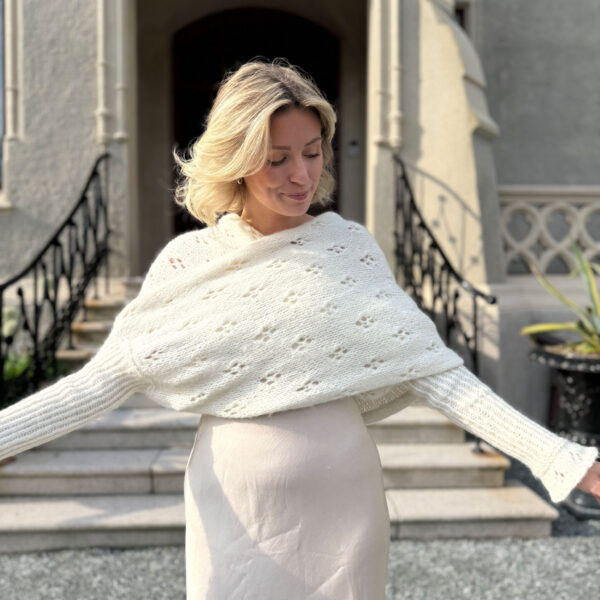 Eyelet sweaterscarf in off white - Image 3