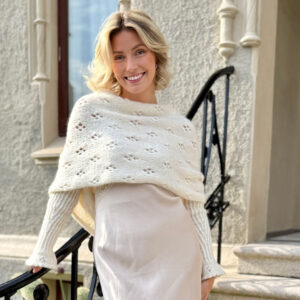Eyelet sweaterscarf in off white