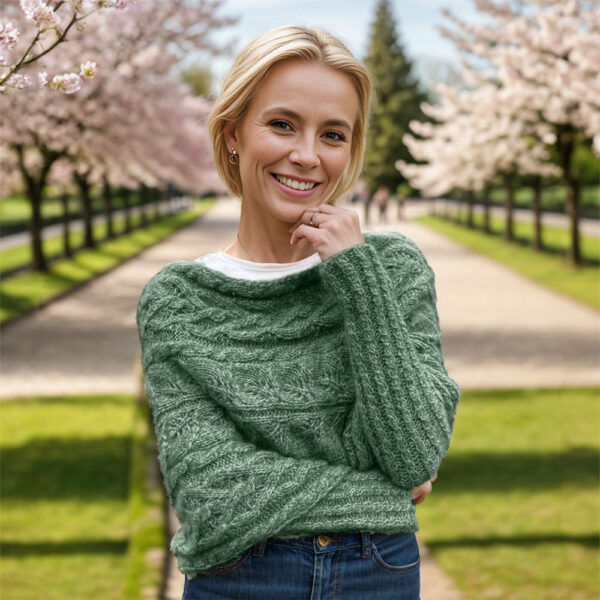 Leafy sweater scarf in deep forest green - Image 3