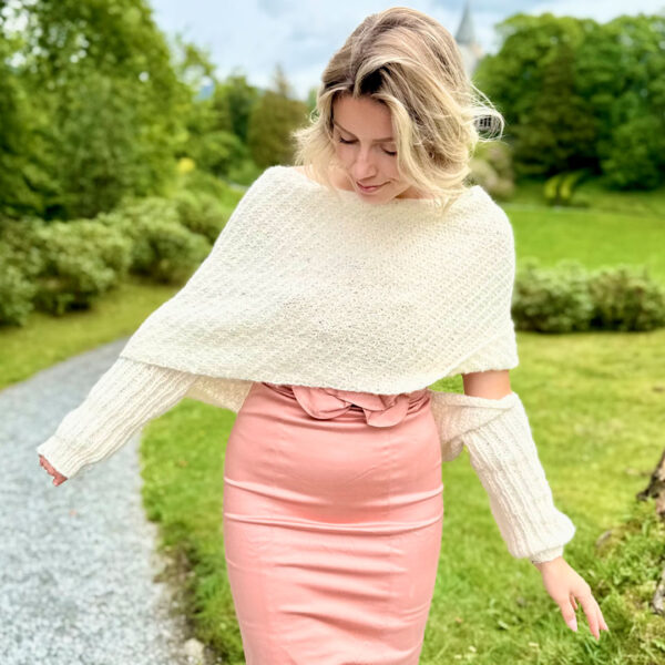 Whirlwind sweater scarf in off-white - Image 2